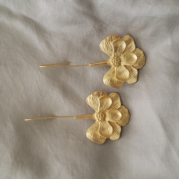 2/$25 Gold Textured Flower Threader Drop Earrings - Picture 1 of 3